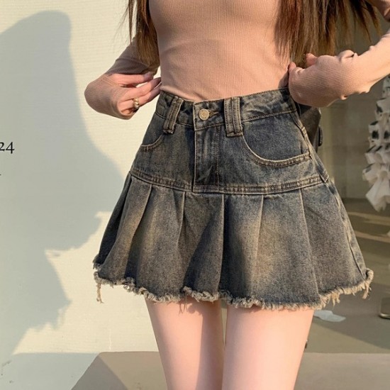 Classic Y2K Pleated Mini Skirt